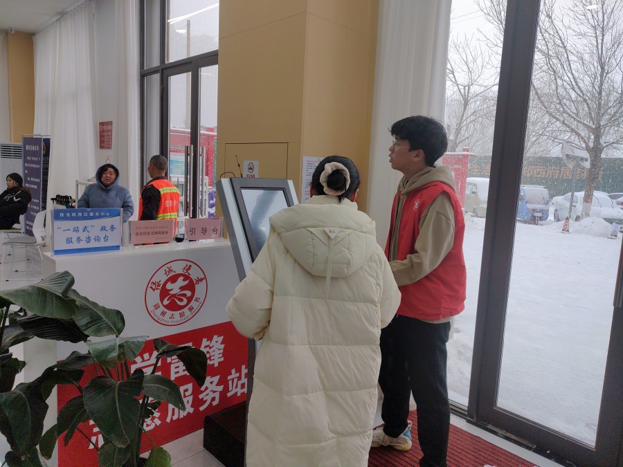 荥阳市豫龙镇 志愿服务正青春 传递“大厅政能量”赋能招生辅助服务